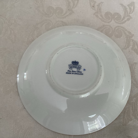 Set of Two Aynsley orchard fruits cups and saucers reproductions 2000 - Picture 10 of 10